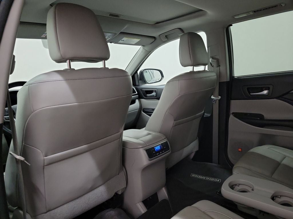 2017 Toyota Highlander Base