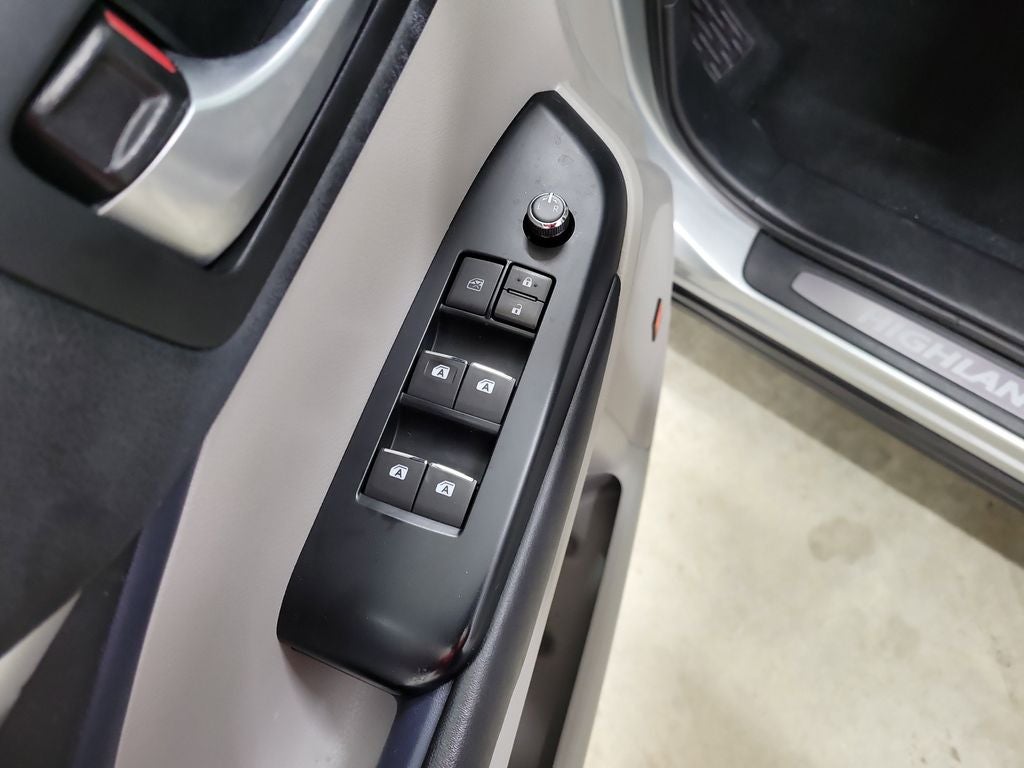 2017 Toyota Highlander Base