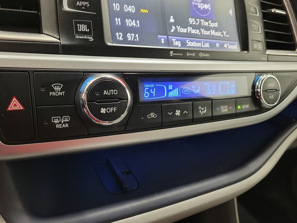 2017 Toyota Highlander Base