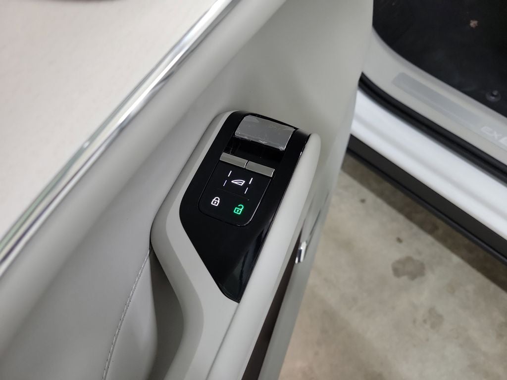 2025 Volvo EX90 Twin Motor Ultra 7-Seater