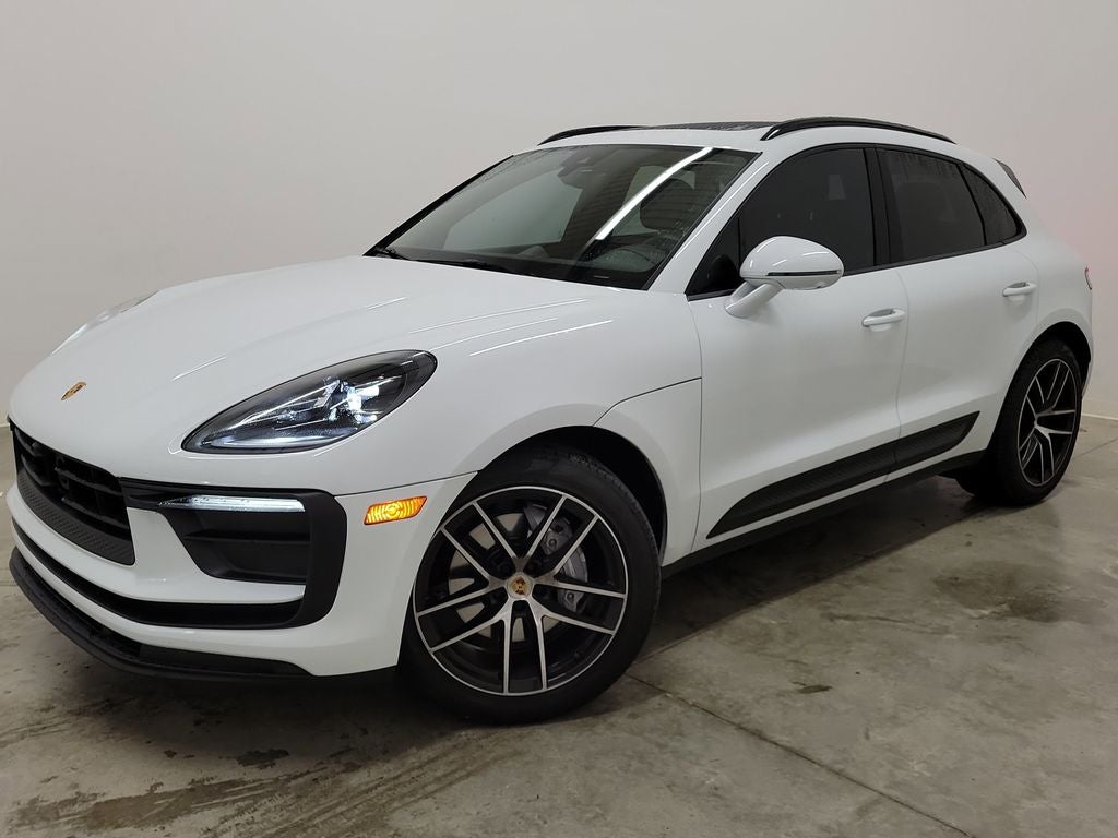 2025 Porsche Macan Base