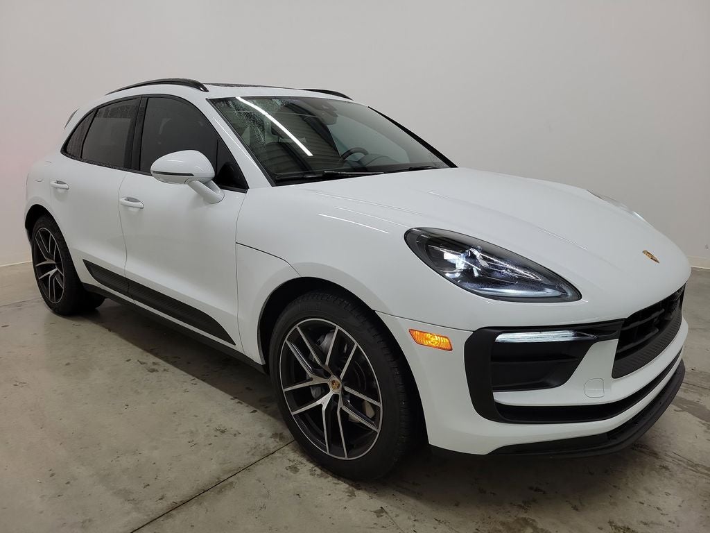 2025 Porsche Macan Base
