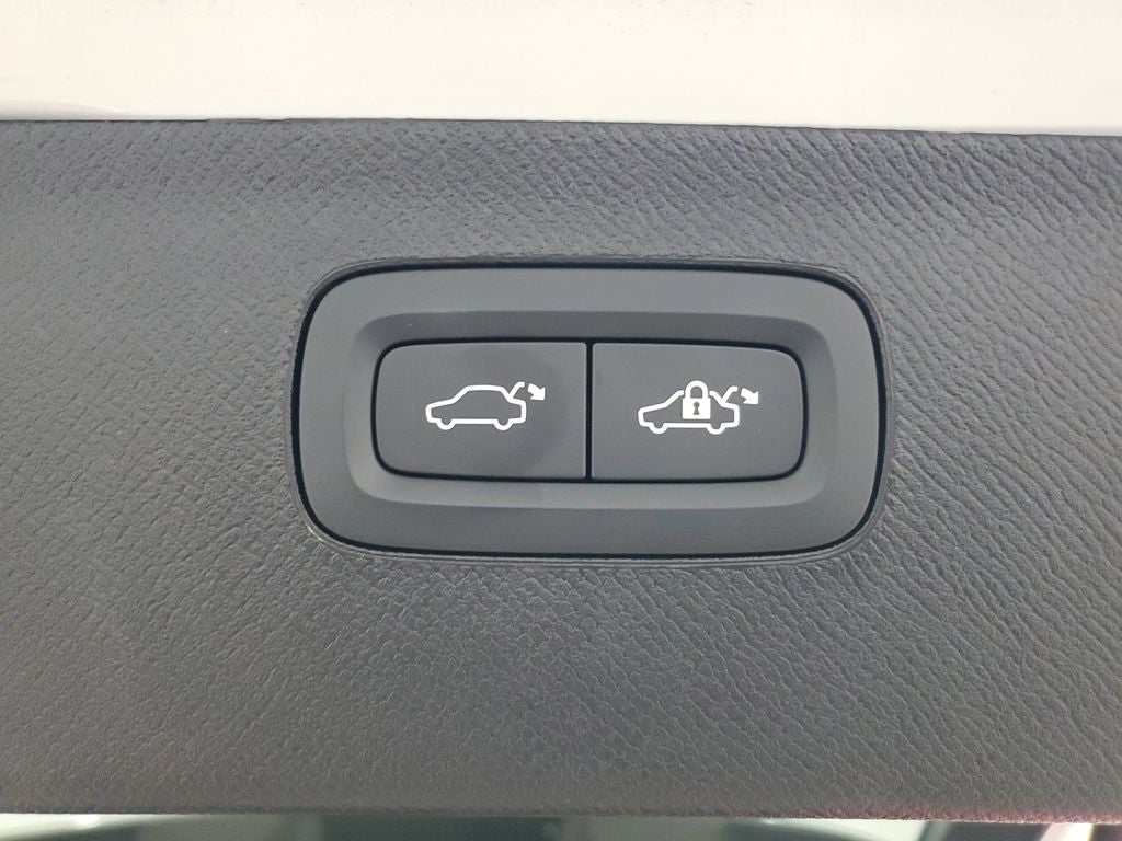 2025 Volvo XC90 B6 Plus 7-Seater