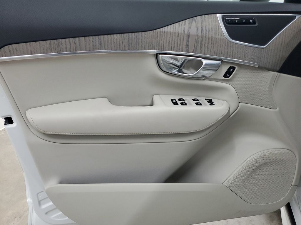 2025 Volvo XC90 B6 Plus 7-Seater