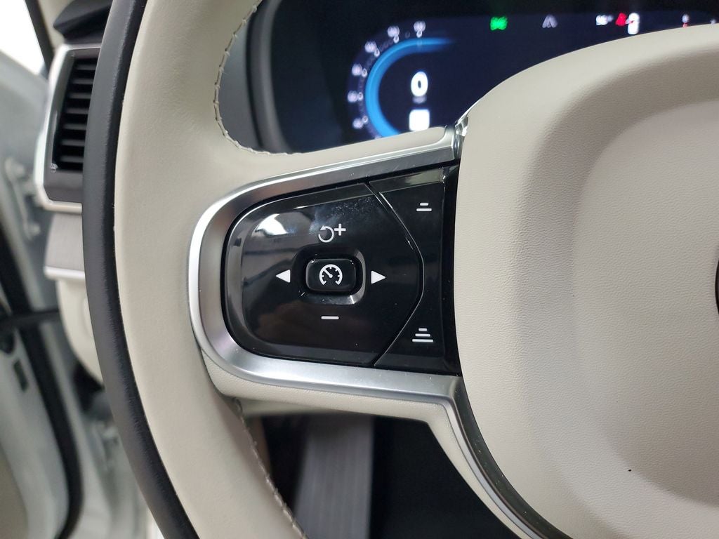 2025 Volvo XC90 B6 Plus 7-Seater