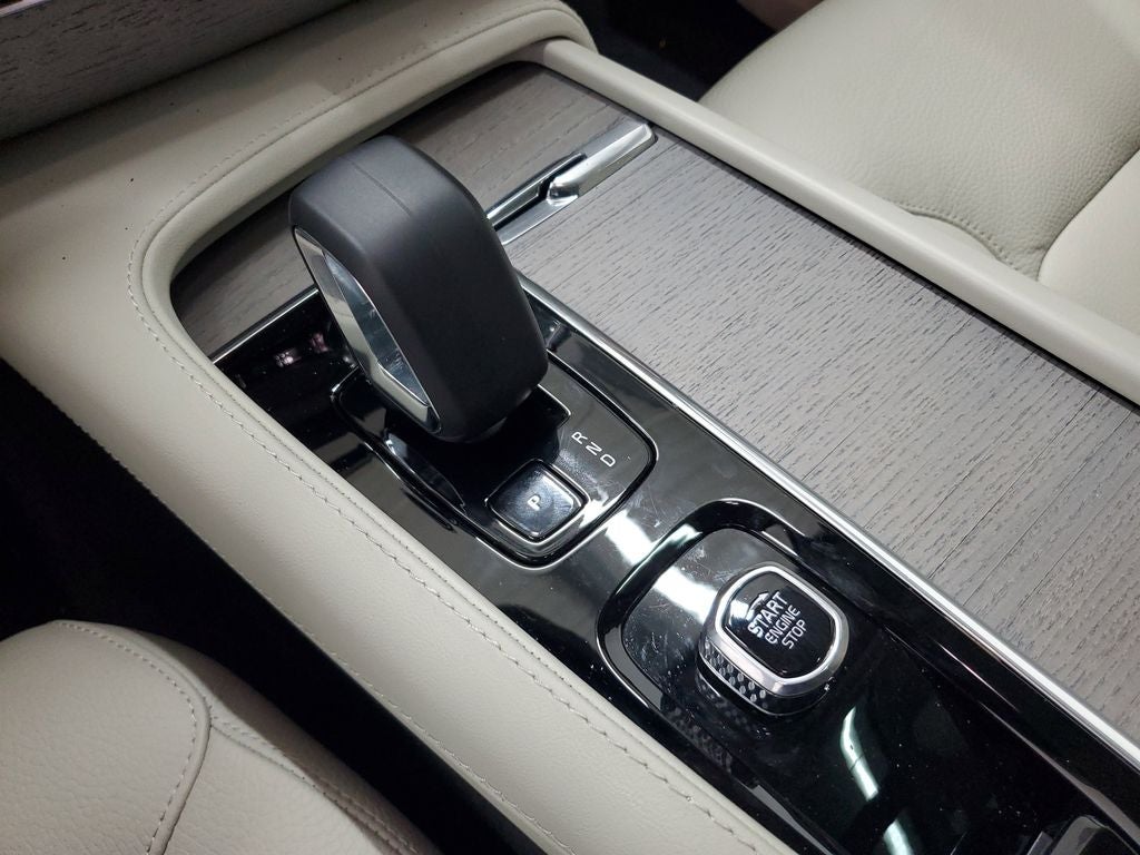 2025 Volvo XC90 B6 Plus 7-Seater