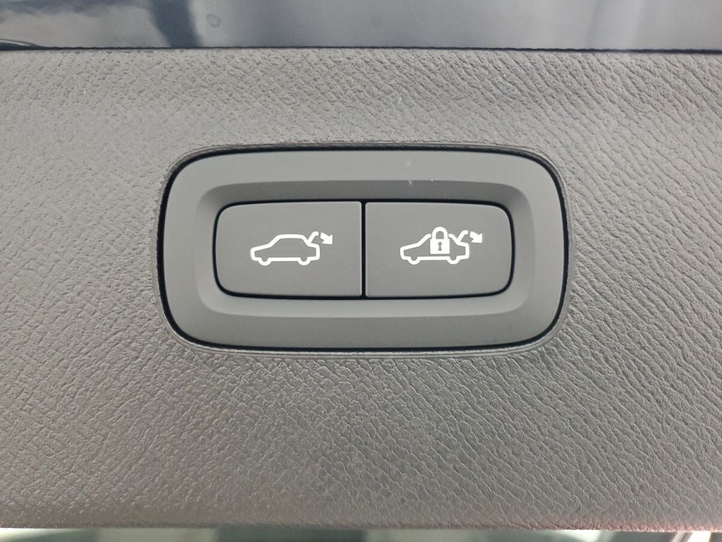 2025 Volvo XC90 B6 Plus 7-Seater