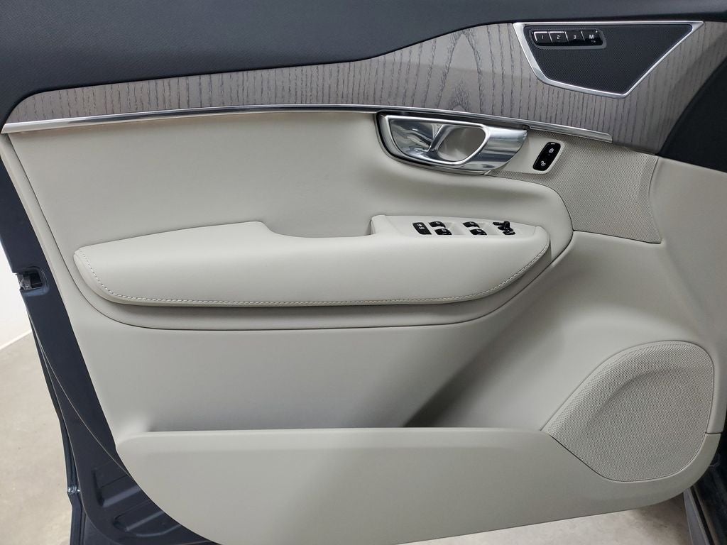 2025 Volvo XC90 B6 Plus 7-Seater