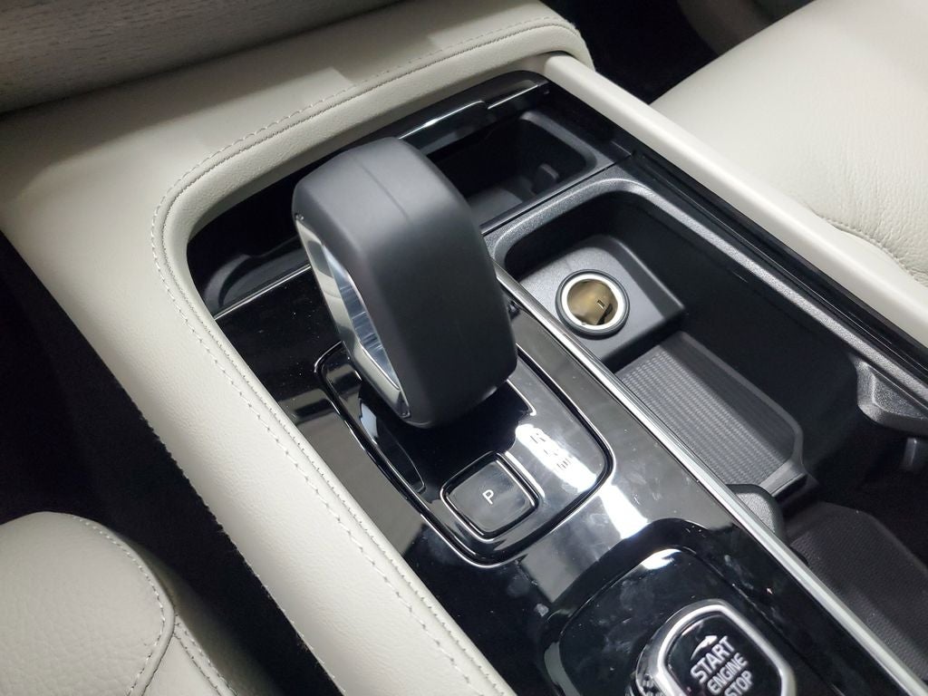 2025 Volvo XC90 B6 Plus 7-Seater