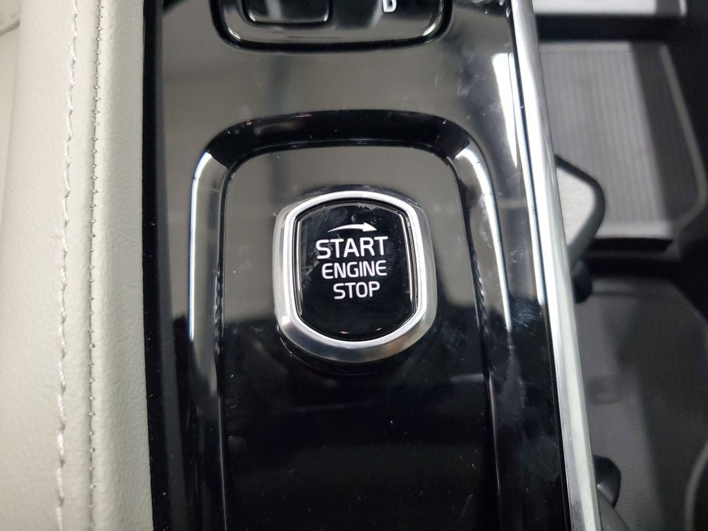 2025 Volvo XC90 B6 Plus 7-Seater