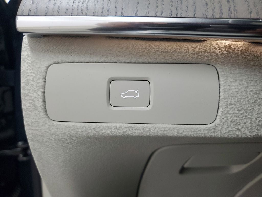 2025 Volvo XC90 B6 Plus 7-Seater