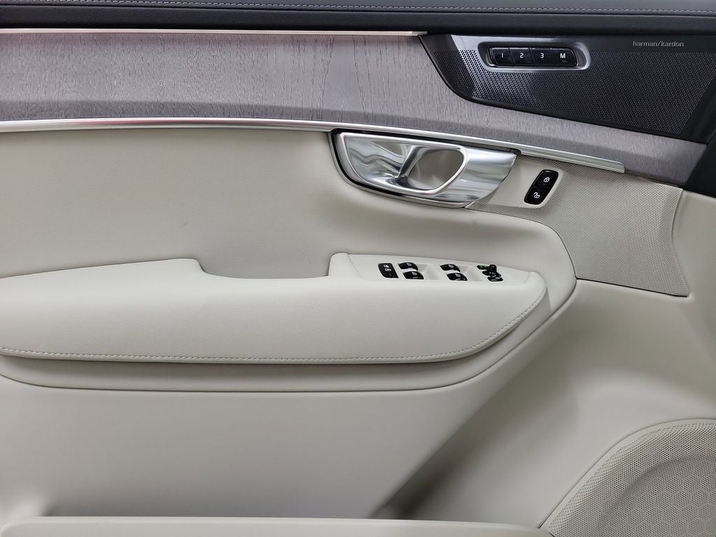 2026 Volvo XC90 B6 Ultra