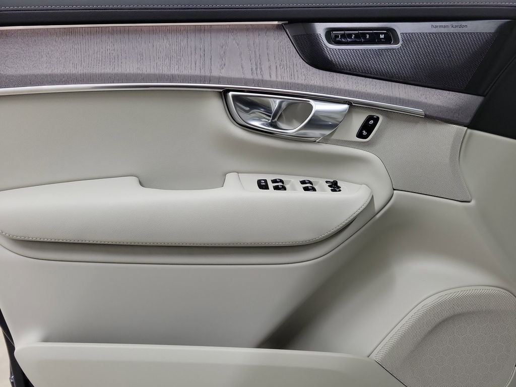 2026 Volvo XC90 B6 Ultra