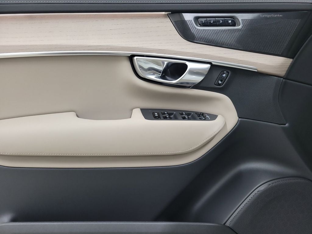 2026 Volvo XC90 B6 Ultra