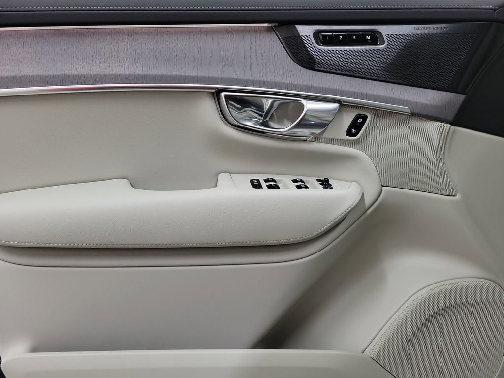 2026 Volvo XC90 B6 Ultra