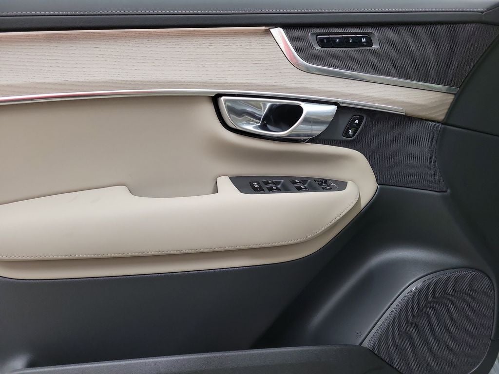 2026 Volvo XC90 B6 Core