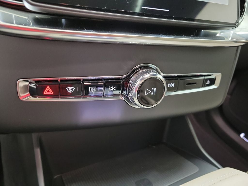 2026 Volvo XC90 B6 Core