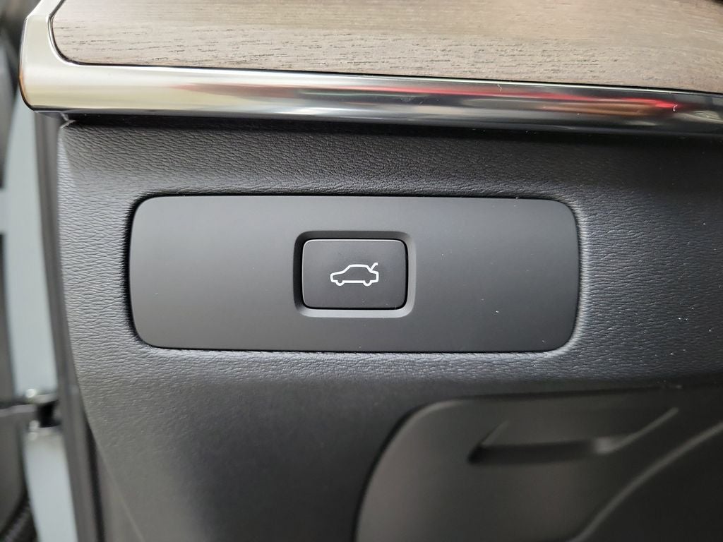 2026 Volvo XC90 B6 Core