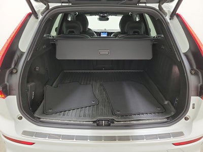 2022 Volvo XC60 B6 R-Design