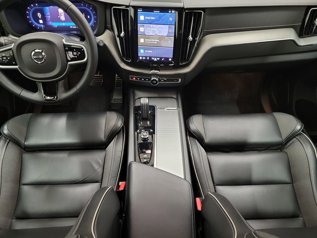 2022 Volvo XC60 B6 R-Design