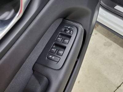 2022 Volvo XC60 B6 R-Design