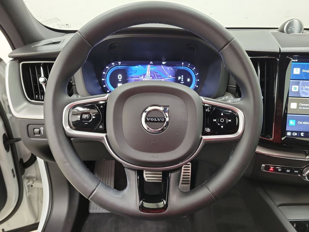 2022 Volvo XC60 B6 R-Design