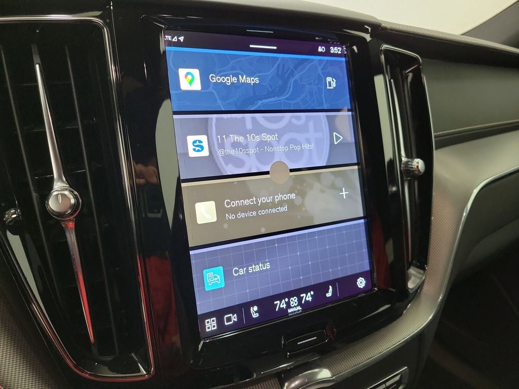 2022 Volvo XC60 B6 R-Design