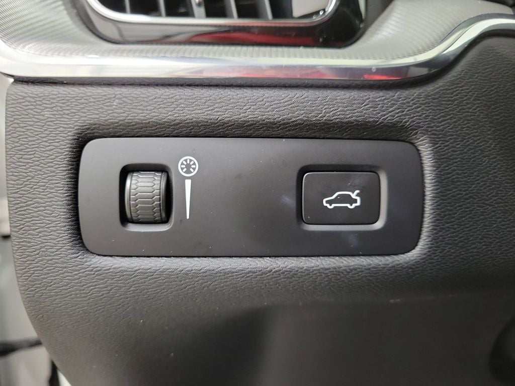 2022 Volvo XC60 B6 R-Design