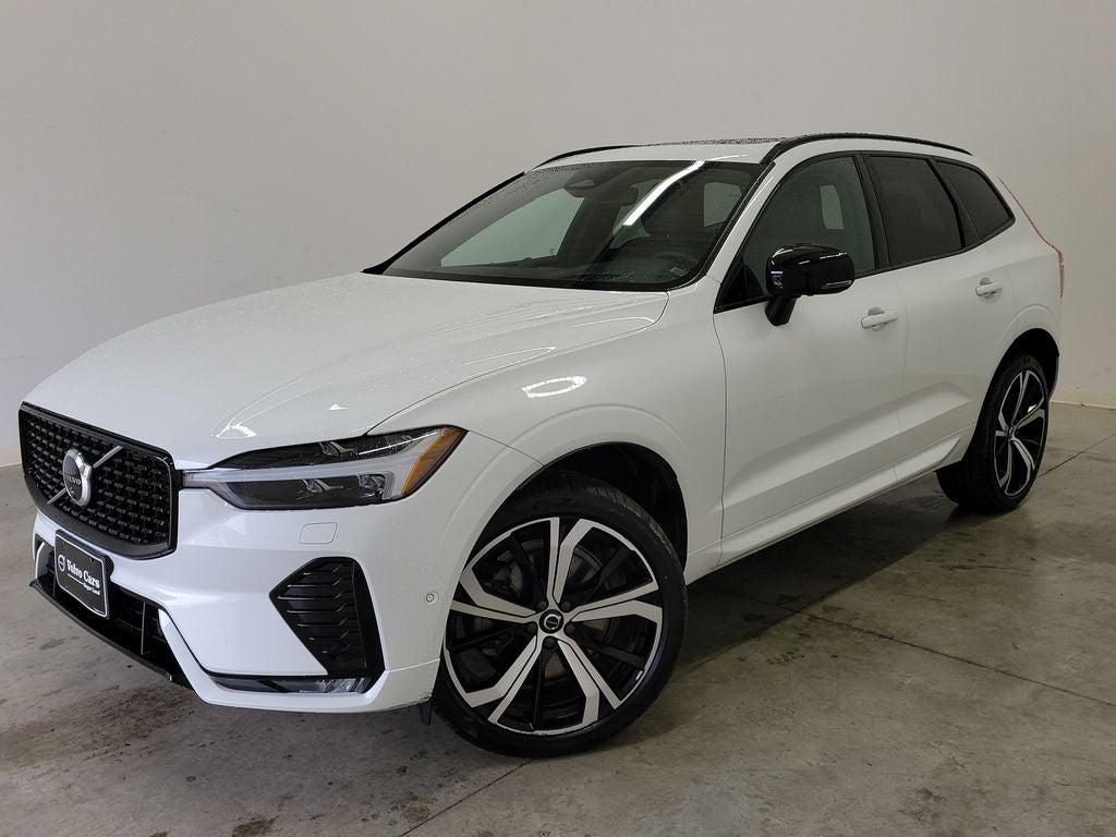 2022 Volvo XC60 B6 R-Design