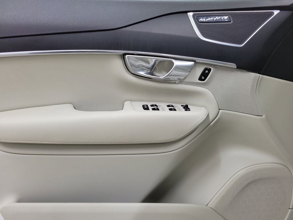 2020 Volvo XC90 T5 Momentum