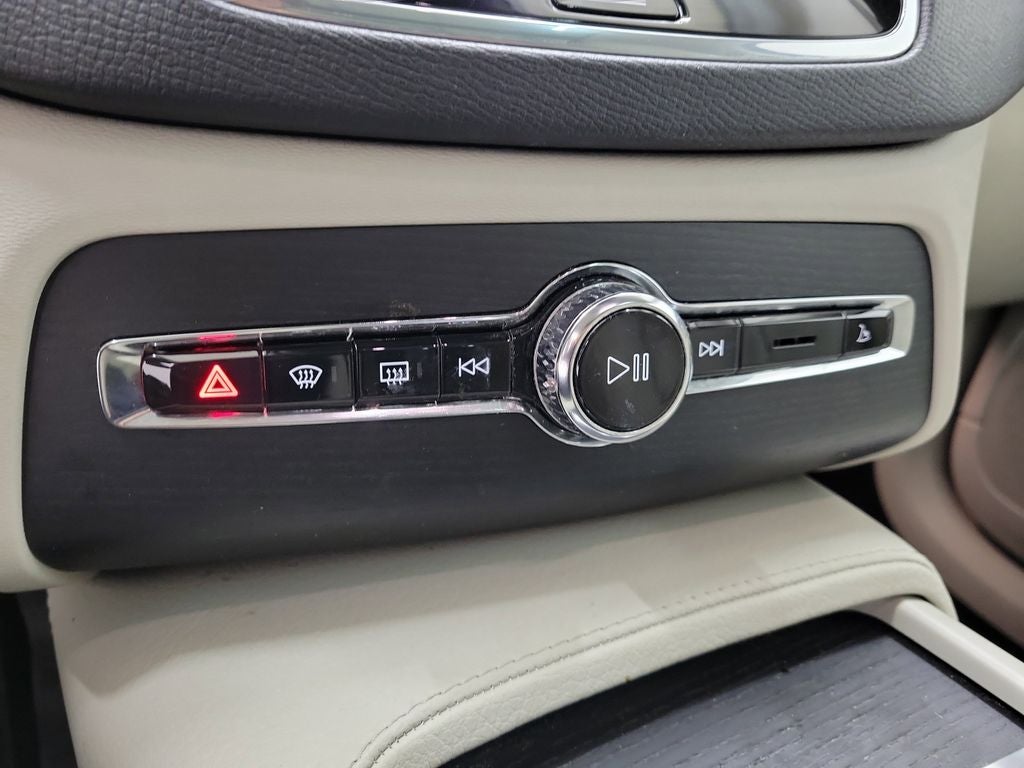 2020 Volvo XC90 T5 Momentum