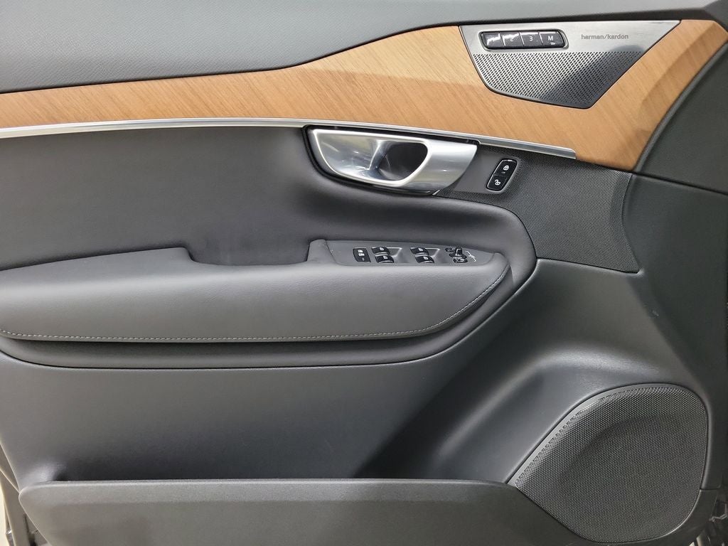 2024 Volvo XC90 Recharge Plug-In Hybrid T8 Plus Bright Theme 7 Passenger