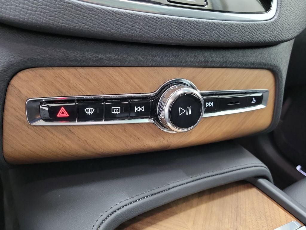 2024 Volvo XC90 Recharge Plug-In Hybrid T8 Plus Bright Theme 7 Passenger