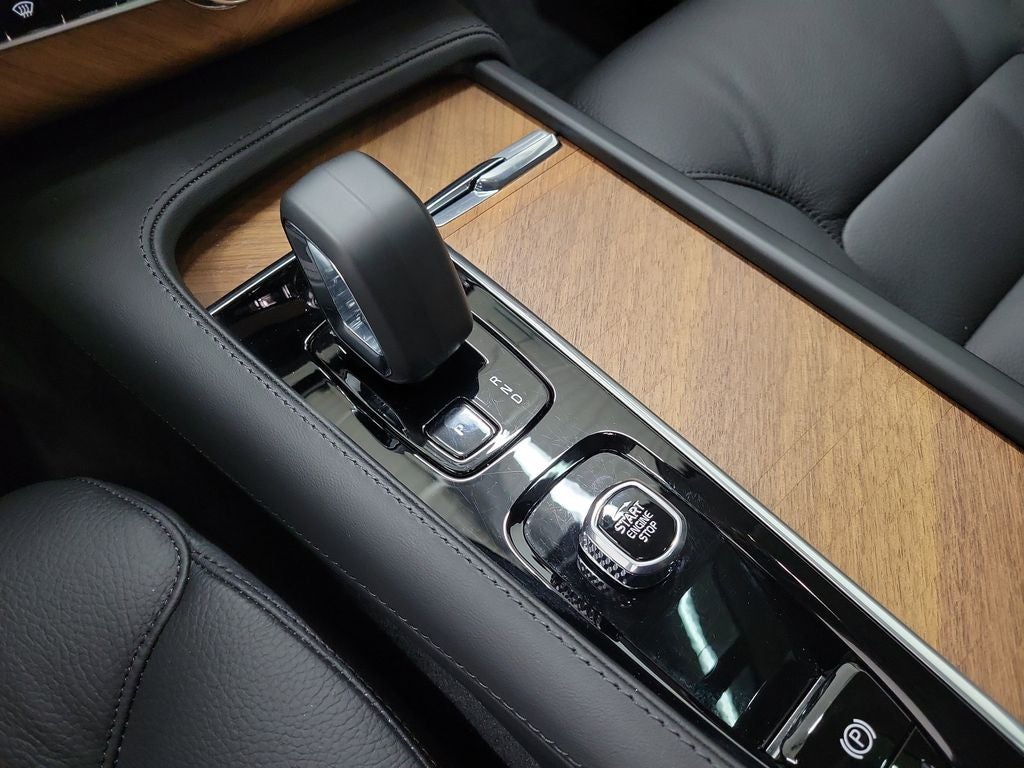 2024 Volvo XC90 Recharge Plug-In Hybrid T8 Plus Bright Theme 7 Passenger