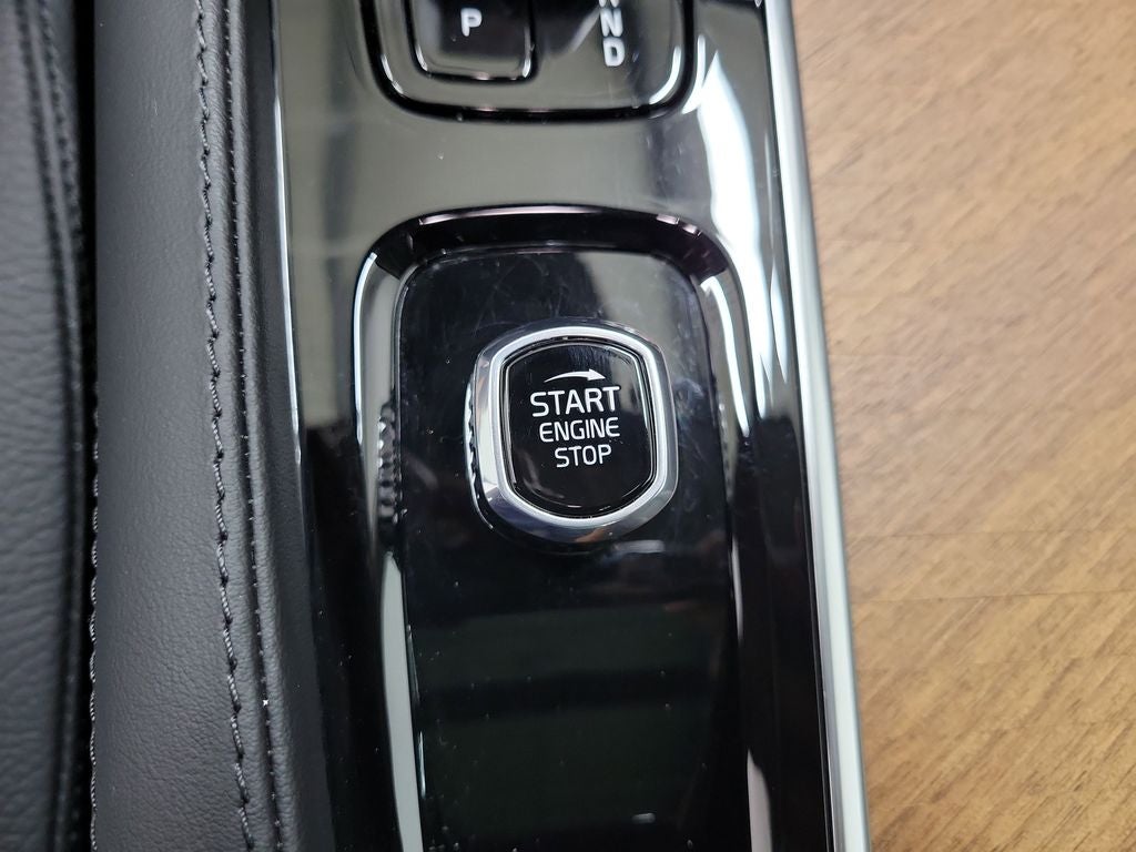 2024 Volvo XC90 Recharge Plug-In Hybrid T8 Plus Bright Theme 7 Passenger