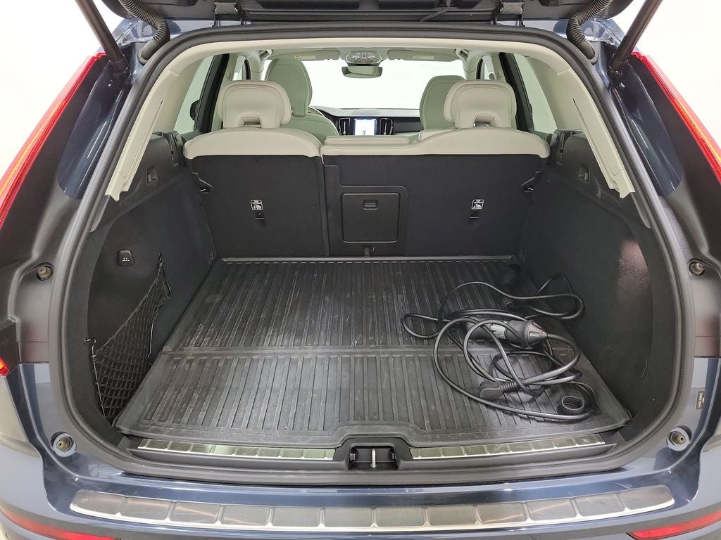 2024 Volvo XC60 Recharge Plug-In Hybrid T8 Plus Dark Theme