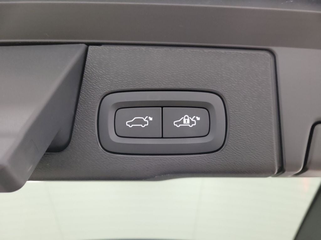 2024 Volvo XC60 Recharge Plug-In Hybrid T8 Plus Dark Theme