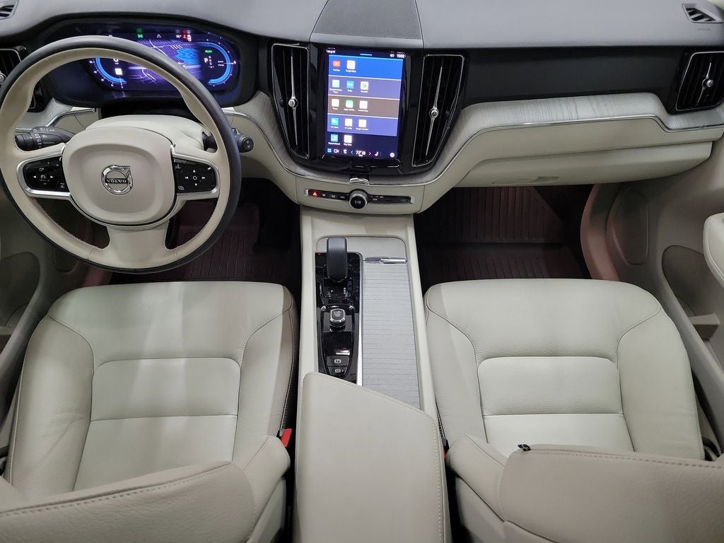 2024 Volvo XC60 Recharge Plug-In Hybrid T8 Plus Dark Theme