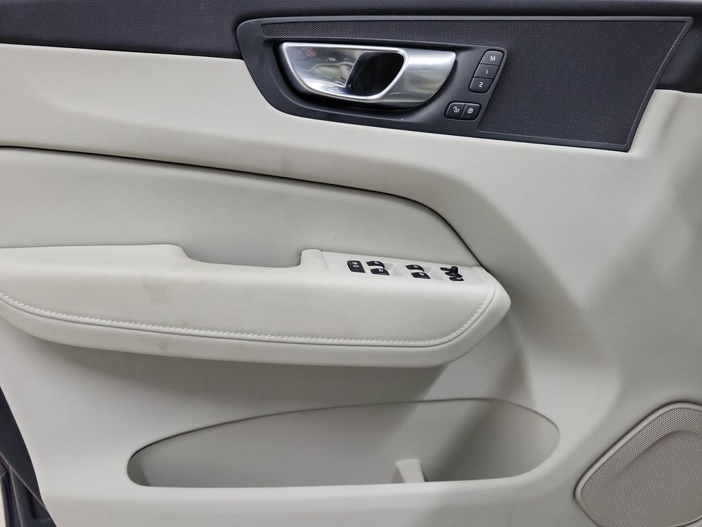 2024 Volvo XC60 Recharge Plug-In Hybrid T8 Plus Dark Theme