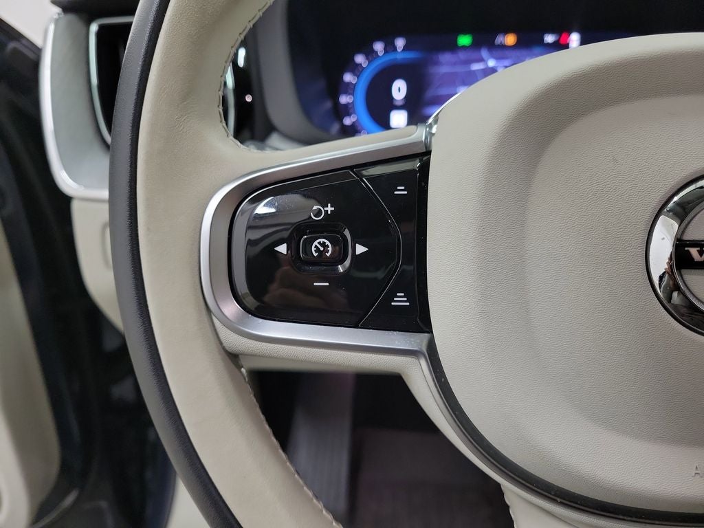 2024 Volvo XC60 Recharge Plug-In Hybrid T8 Plus Dark Theme