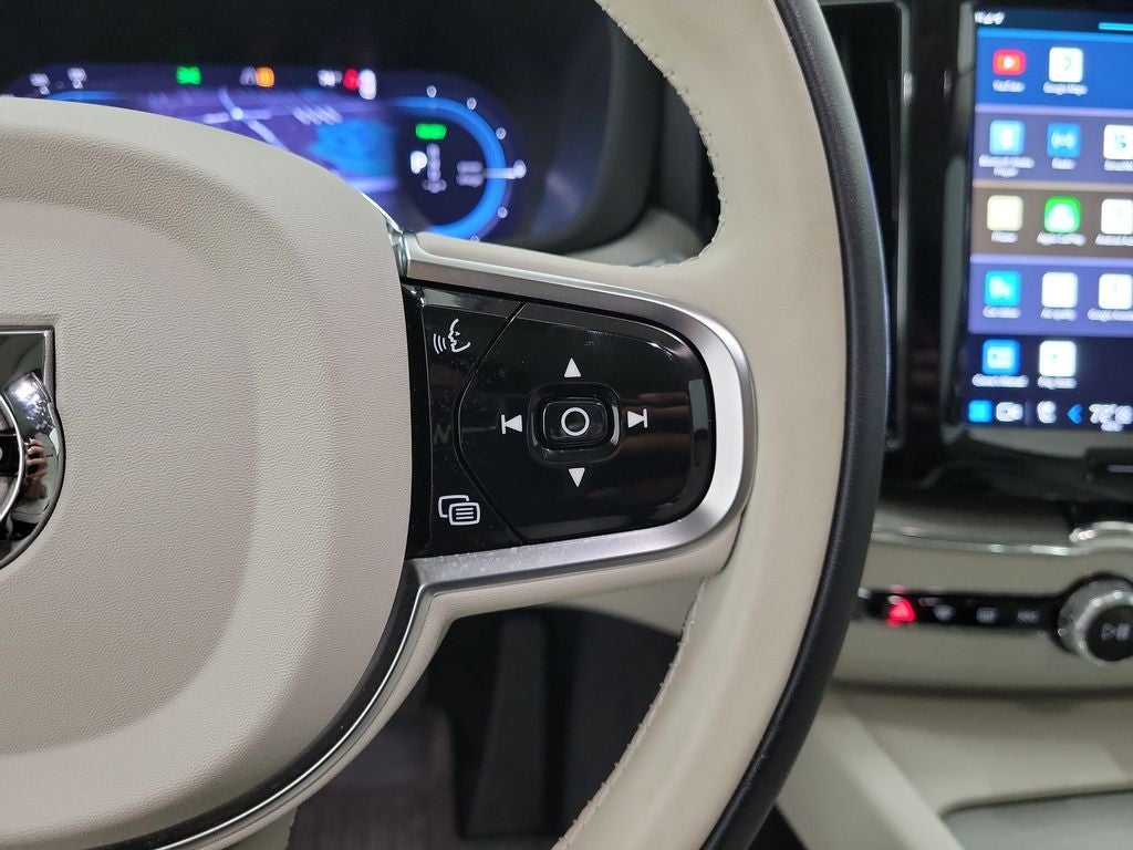 2024 Volvo XC60 Recharge Plug-In Hybrid T8 Plus Dark Theme