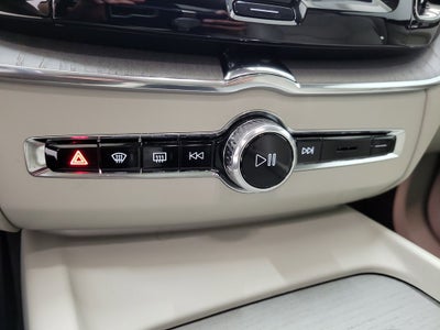 2024 Volvo XC60 Recharge Plug-In Hybrid T8 Plus Dark Theme
