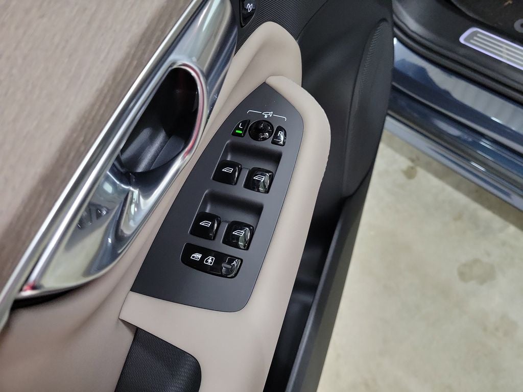 2026 Volvo XC90 Plug-In Hybrid T8 Plus 7 Passenger