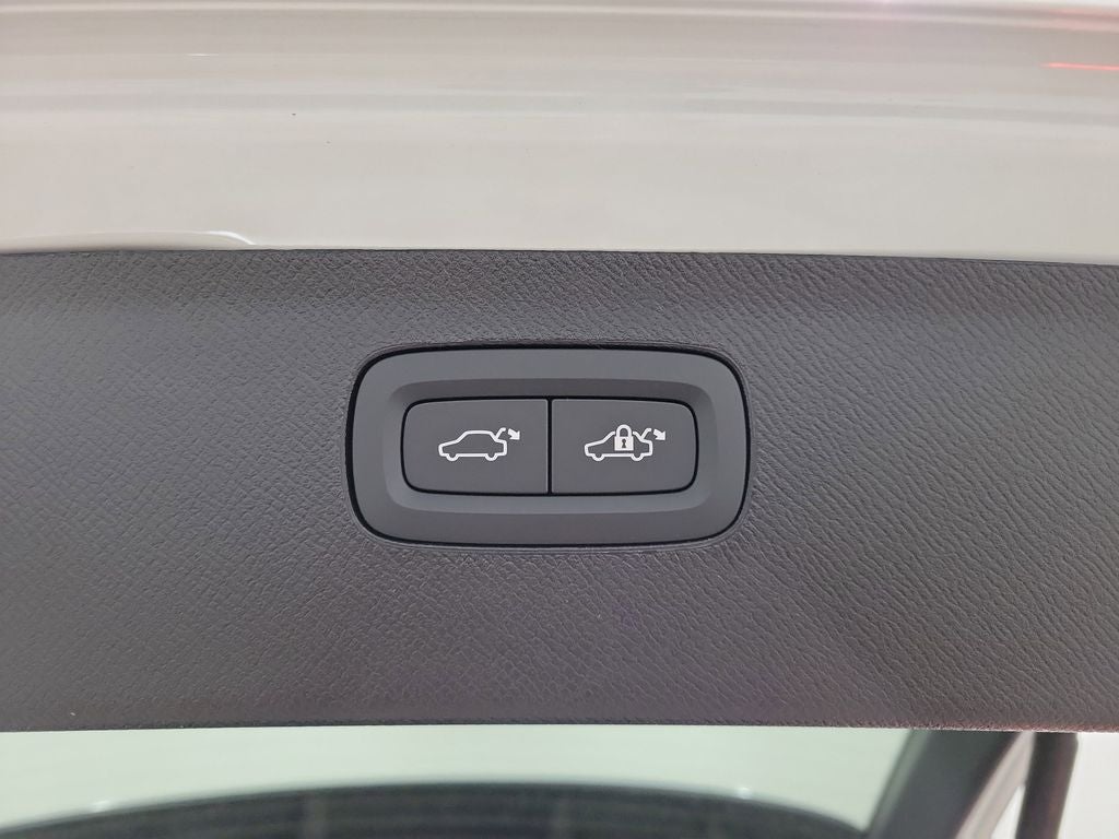 2026 Volvo XC90 Plug-In Hybrid T8 Plus 7 Passenger