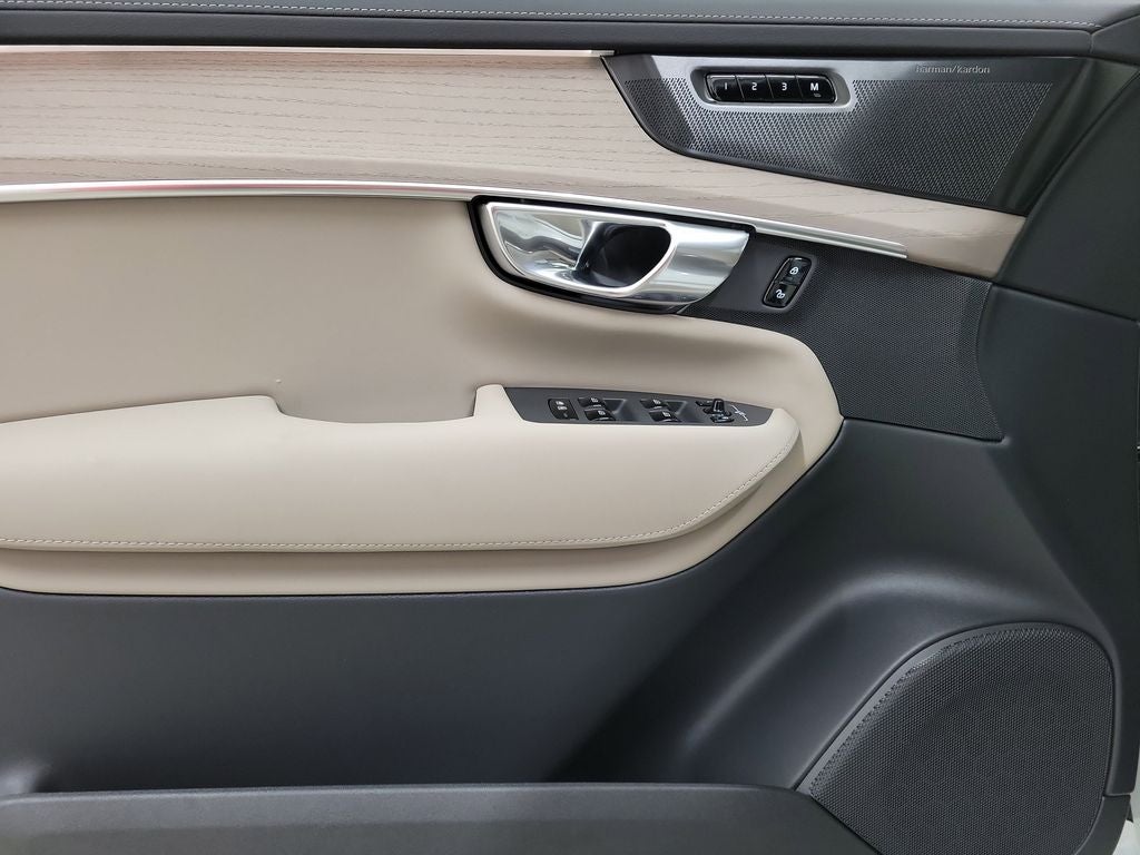 2026 Volvo XC90 Plug-In Hybrid T8 Plus 7 Passenger