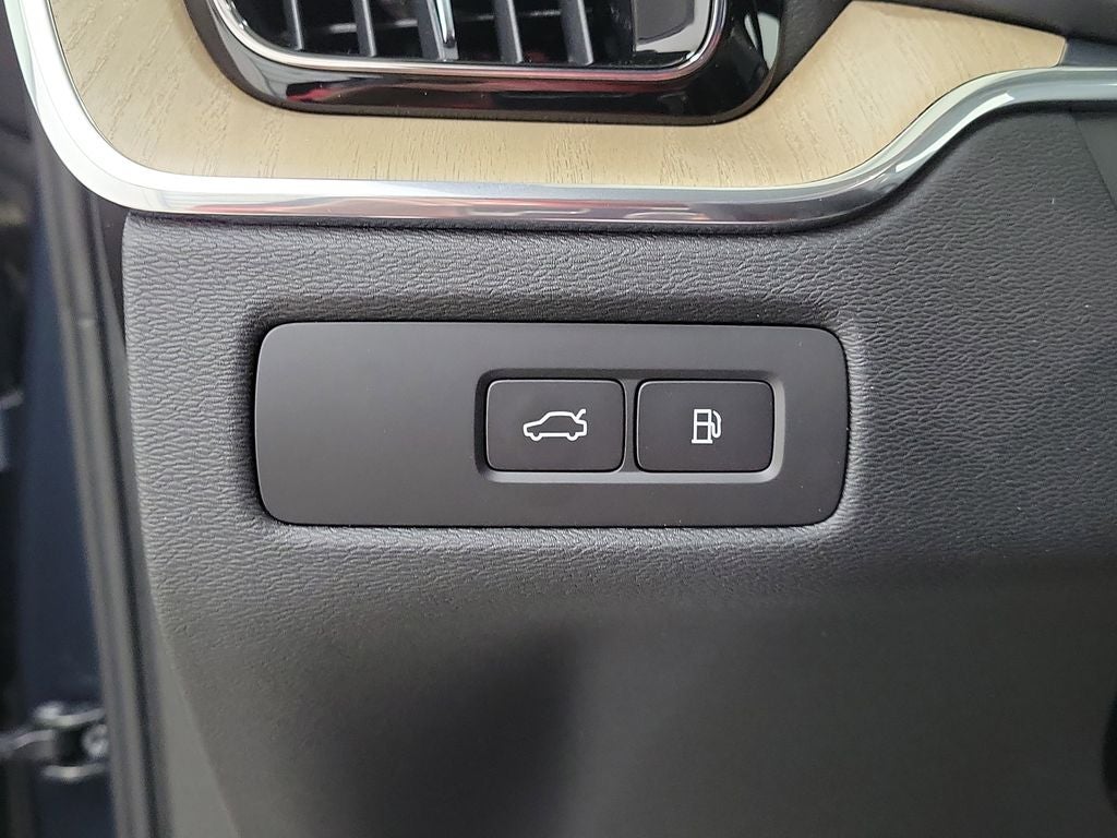 2026 Volvo XC60 Plug-In Hybrid T8 Plus