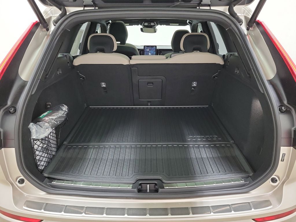 2026 Volvo XC60 Plug-In Hybrid T8 Plus