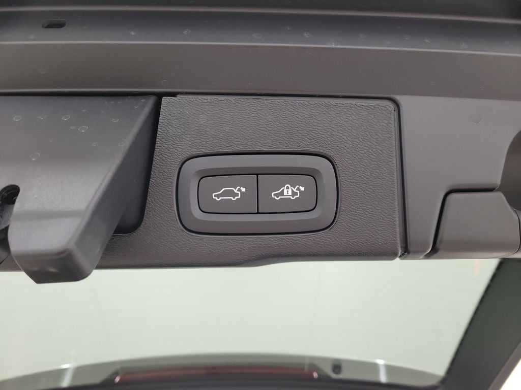 2026 Volvo XC60 Plug-In Hybrid T8 Plus