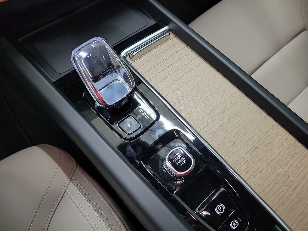 2026 Volvo XC60 Plug-In Hybrid T8 Plus