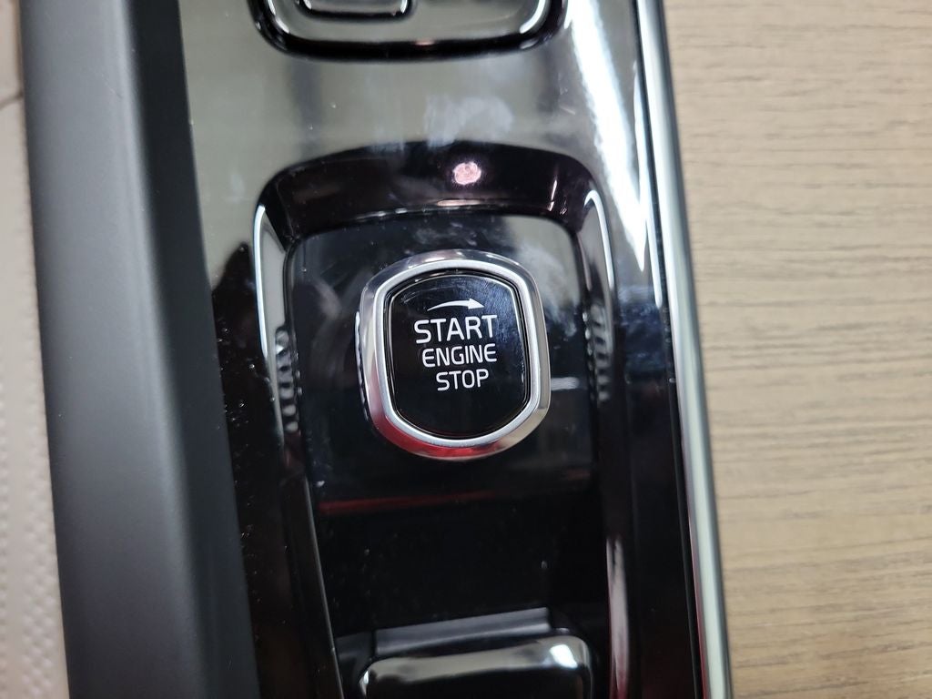 2026 Volvo XC60 Plug-In Hybrid T8 Plus